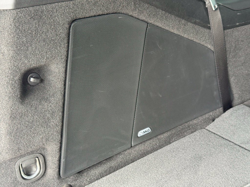 Certified 2025 Cadillac Escalade Premium Luxury Platinum w/ LPO, Floor Liner Package AWD/4WD image 17