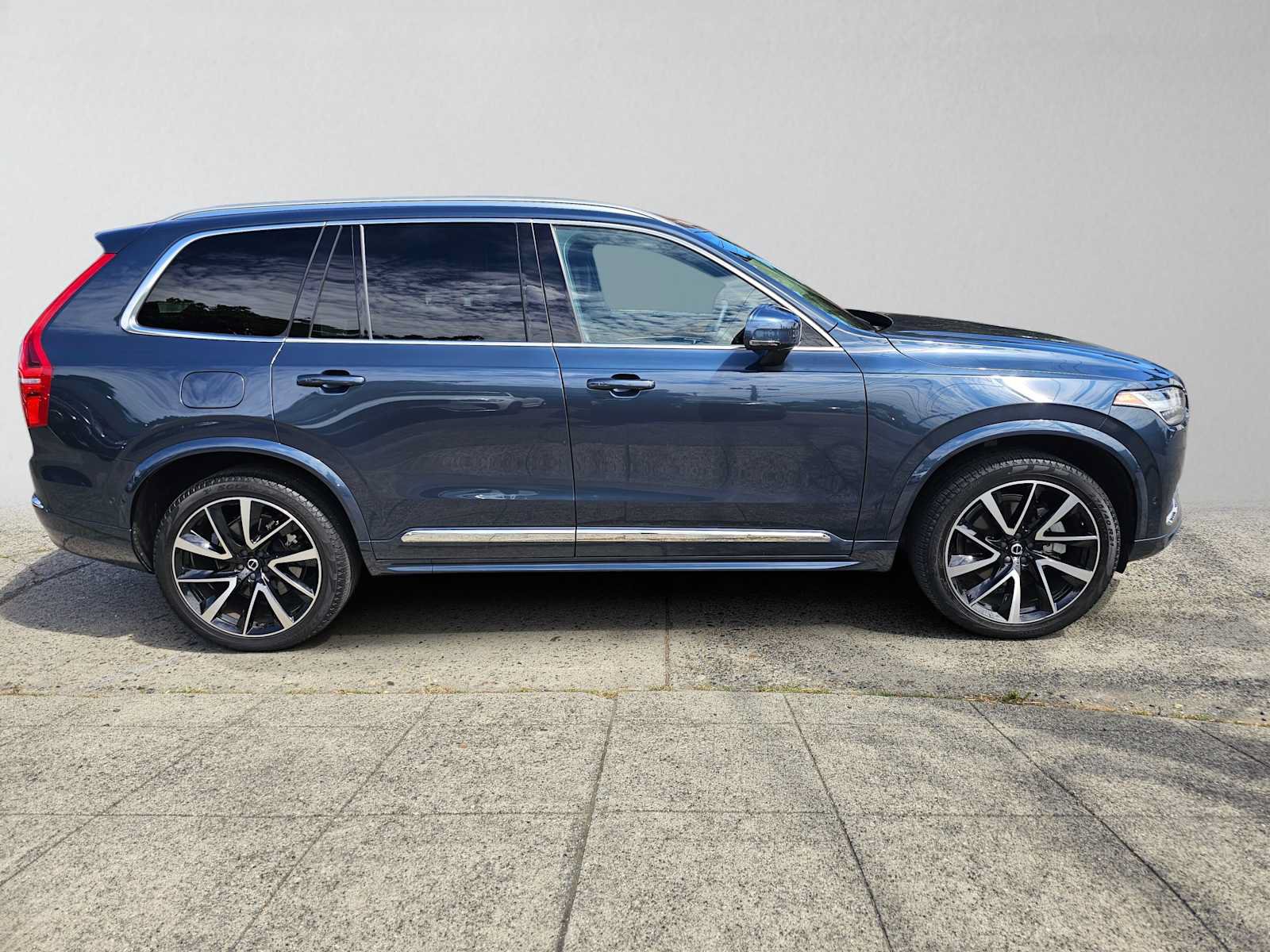Certified 2024 Volvo XC90 B6 Plus w/ Protection Package Premier AWD/4WD image 2