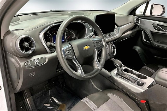 Used 2025 Chevrolet Blazer LT image 17