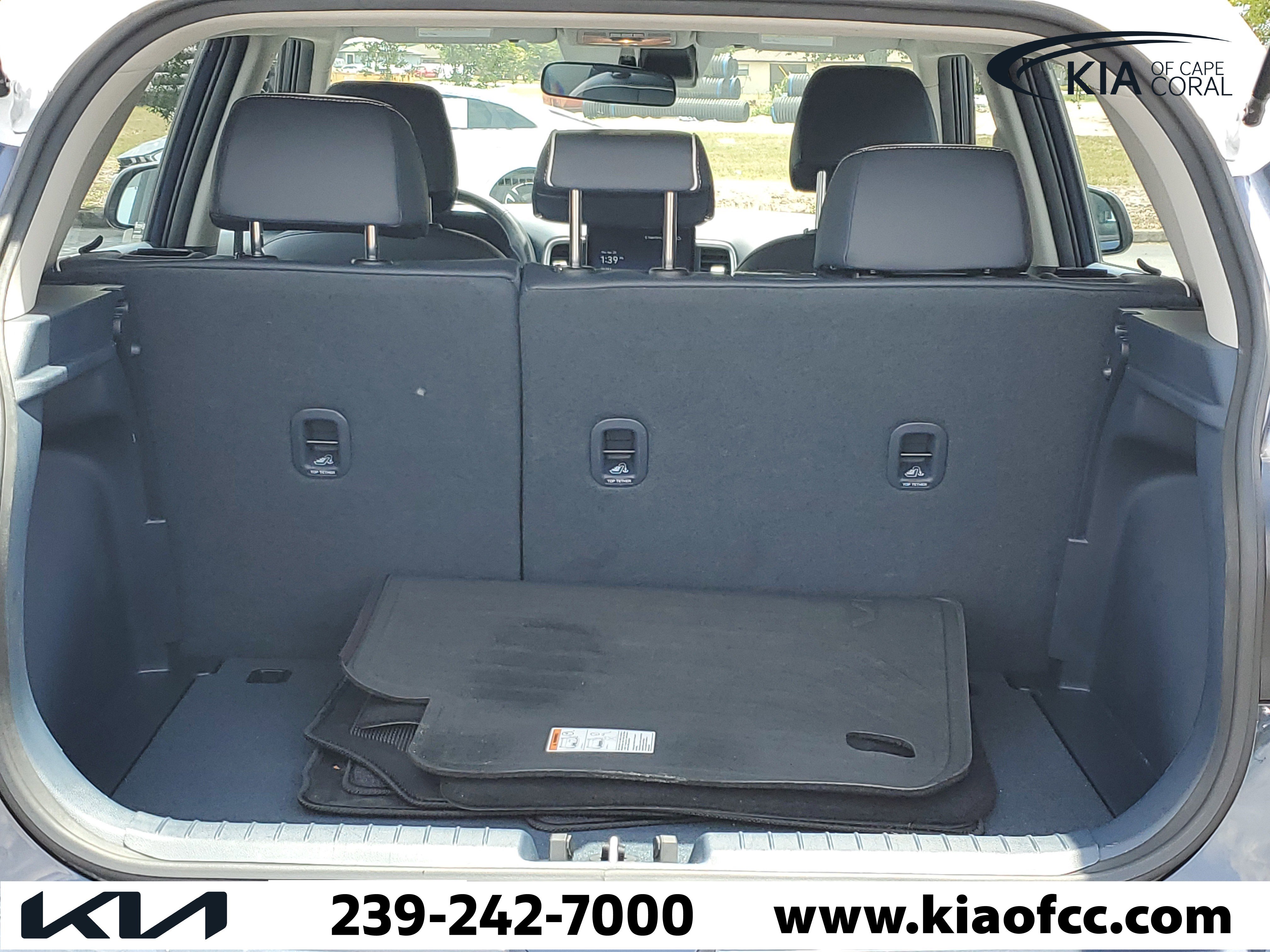 Used 2023 Hyundai Venue Limited w/ Cargo Package FWD image 9