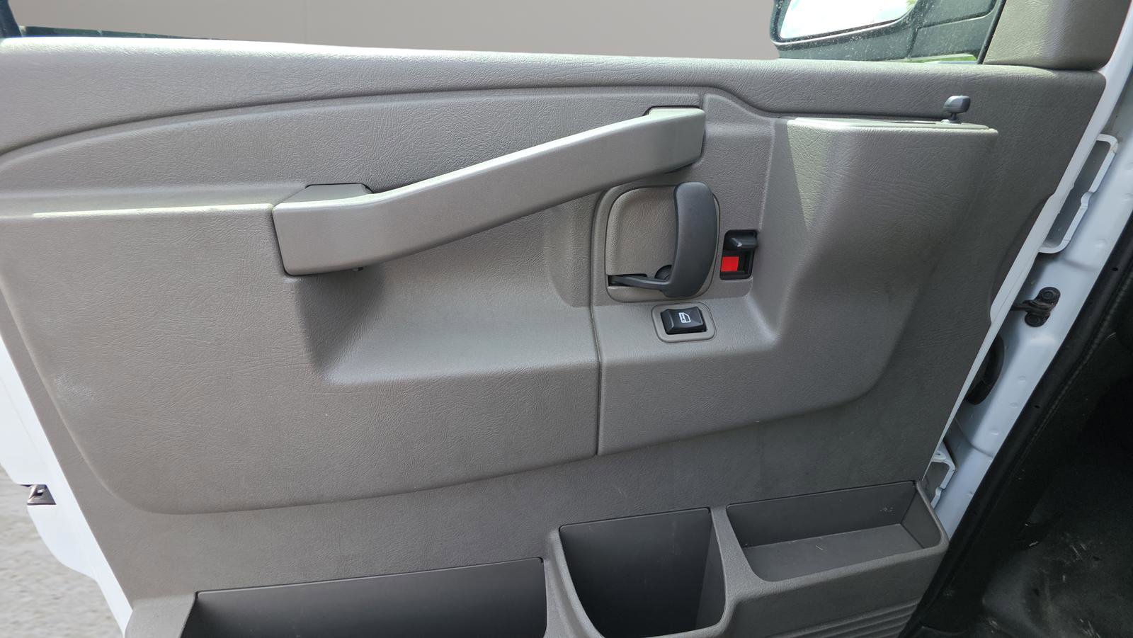 Used 2020 Chevrolet Express 3500 LS RWD image 17