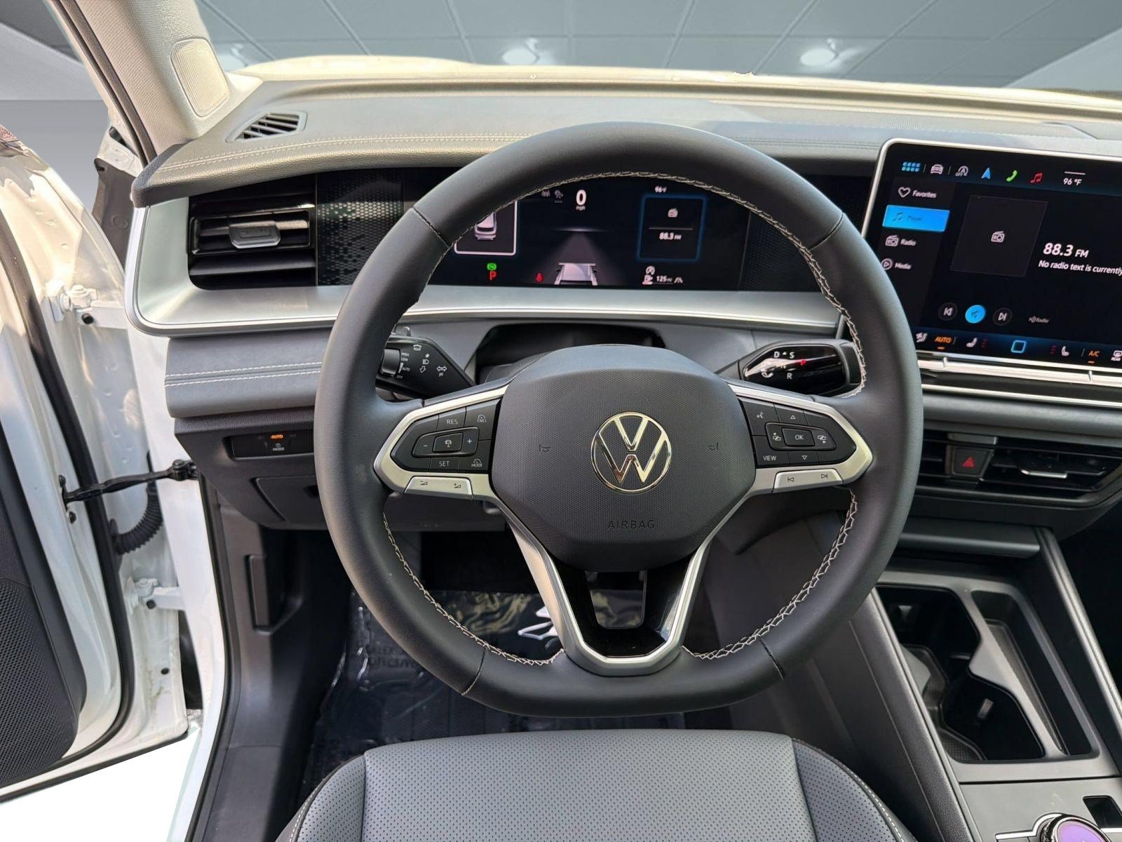 Used 2025 Volkswagen Tiguan SE AWD/4WD image 27