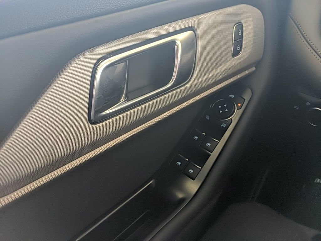 Certified 2025 Ford Explorer Active image 28