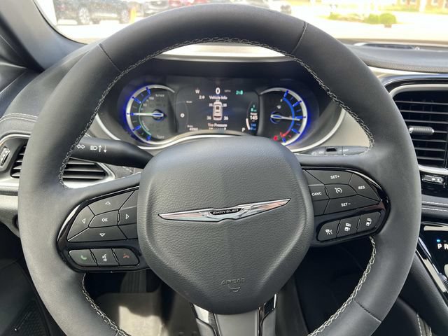 Used 2023 Chrysler Pacifica Limited w/ Uconnect Theater Family Group FWD image 24