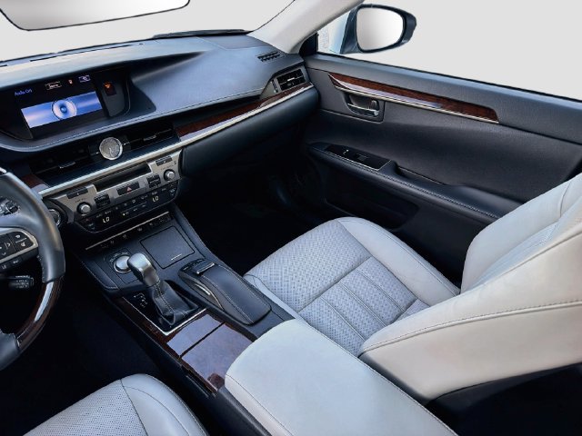 Used 2016 Lexus ES 350 w/ Luxury Package w/Wood Trim FWD image 19