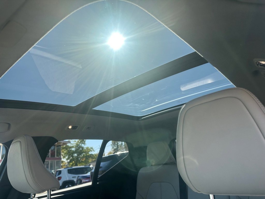 Used 2019 Volvo XC40 T5 Momentum image 12