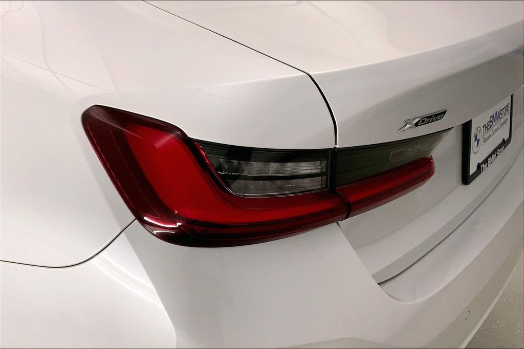 Certified 2023 BMW 330i xDrive Sedan w/ Premium Package AWD/4WD image 28