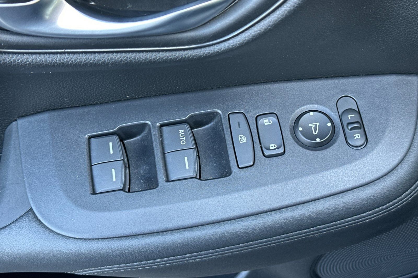 Used 2024 Honda HR-V LX image 13