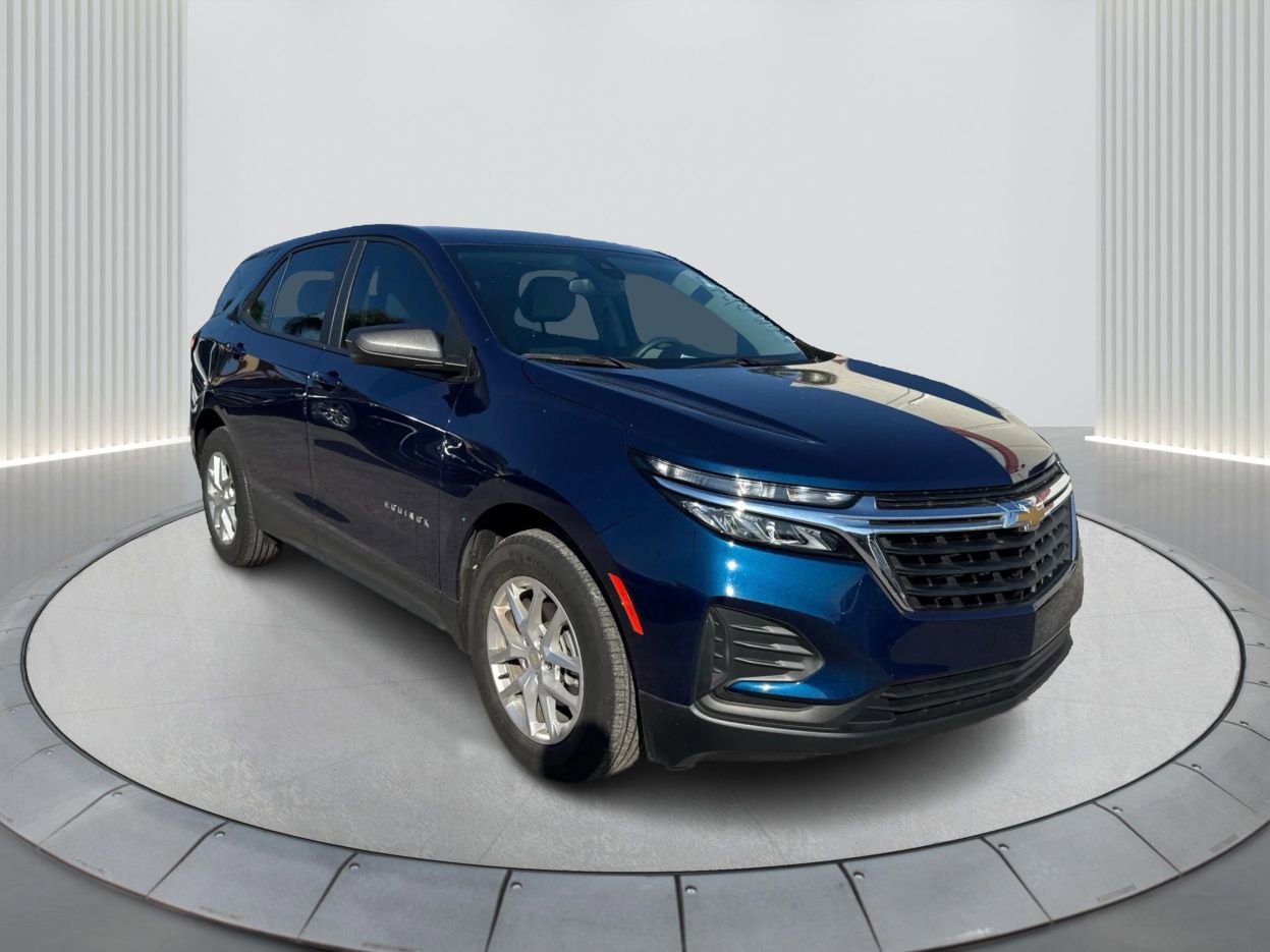 Used 2023 Chevrolet Equinox LS image 3