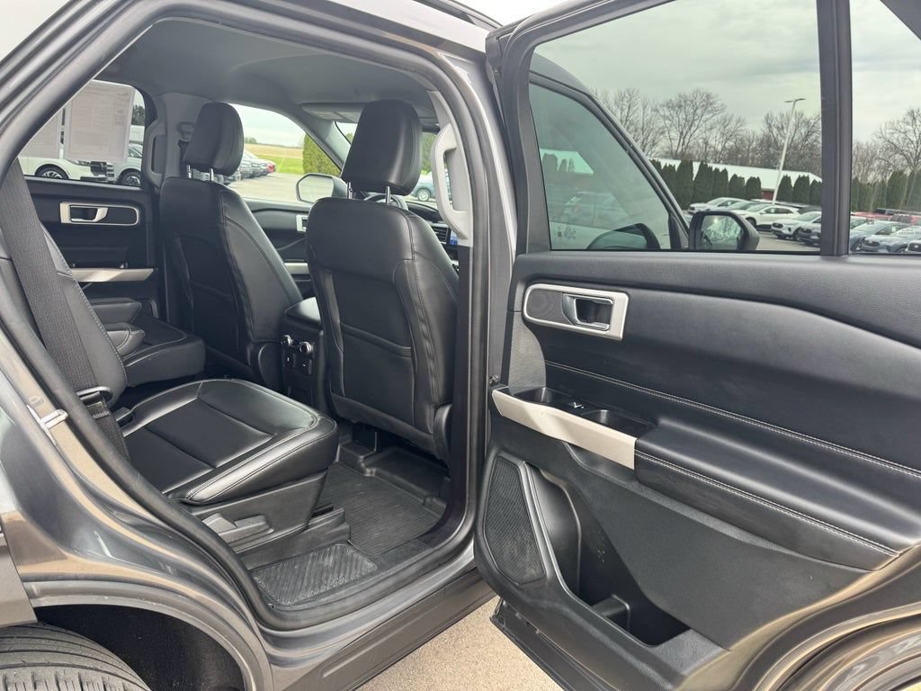 Certified 2022 Ford Explorer XLT w/ Equipment Group 202A AWD/4WD image 16