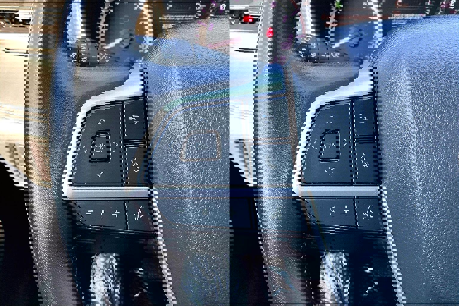 Used 2024 Toyota Highlander LE image 17