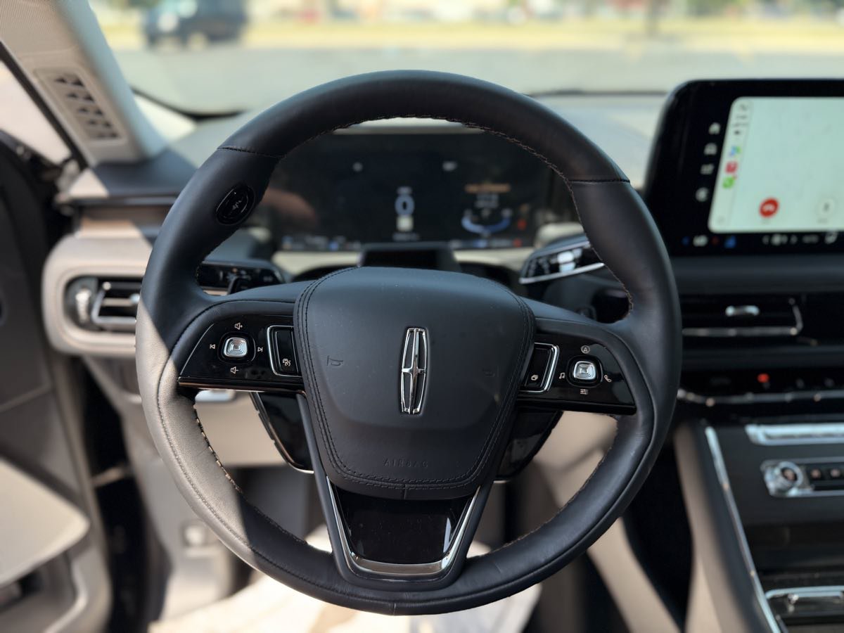 Used 2026 Lincoln Aviator Reserve AWD/4WD image 18