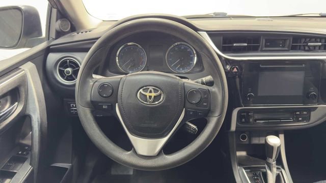 Used 2018 Toyota Corolla LE FWD image 17