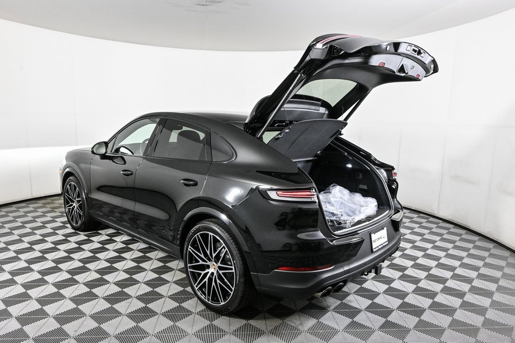 Certified 2025 Porsche Cayenne Coupe image 36