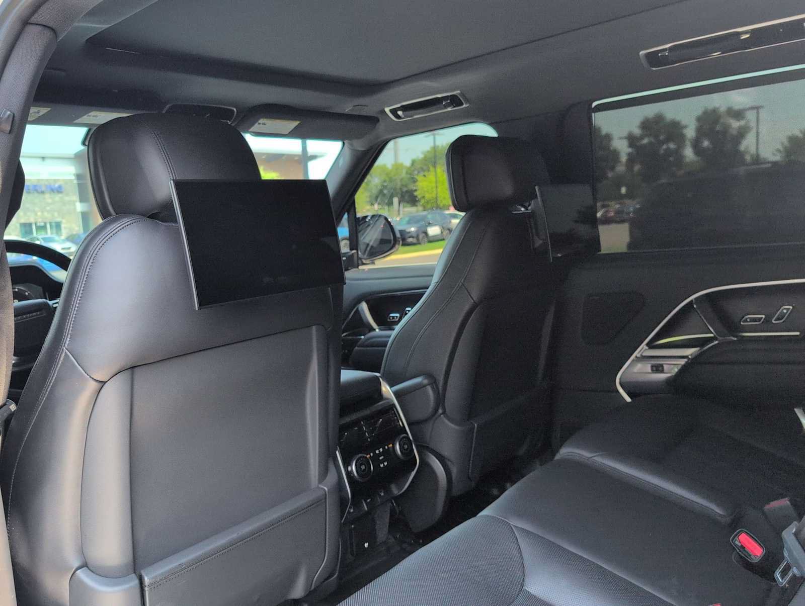 Used 2024 Land Rover Range Rover Long Wheelbase SE AWD/4WD image 18