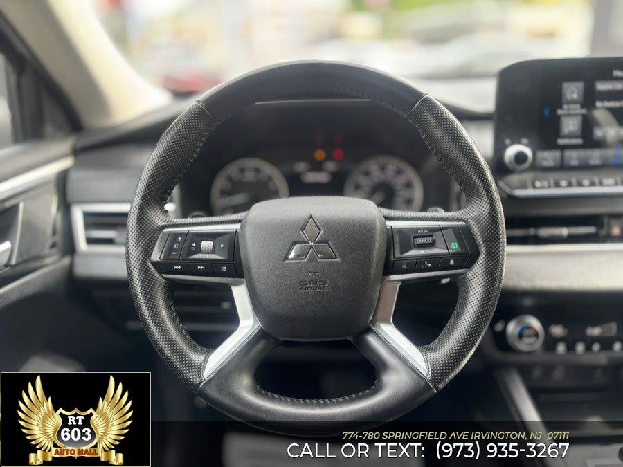 Used 2024 Mitsubishi Outlander AWD image 12