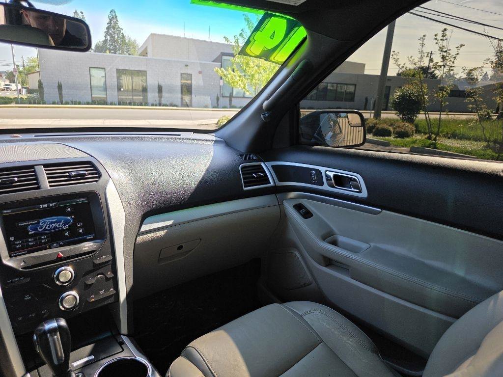 Used 2014 Ford Explorer XLT w/ Equipment Group 202A FWD image 11