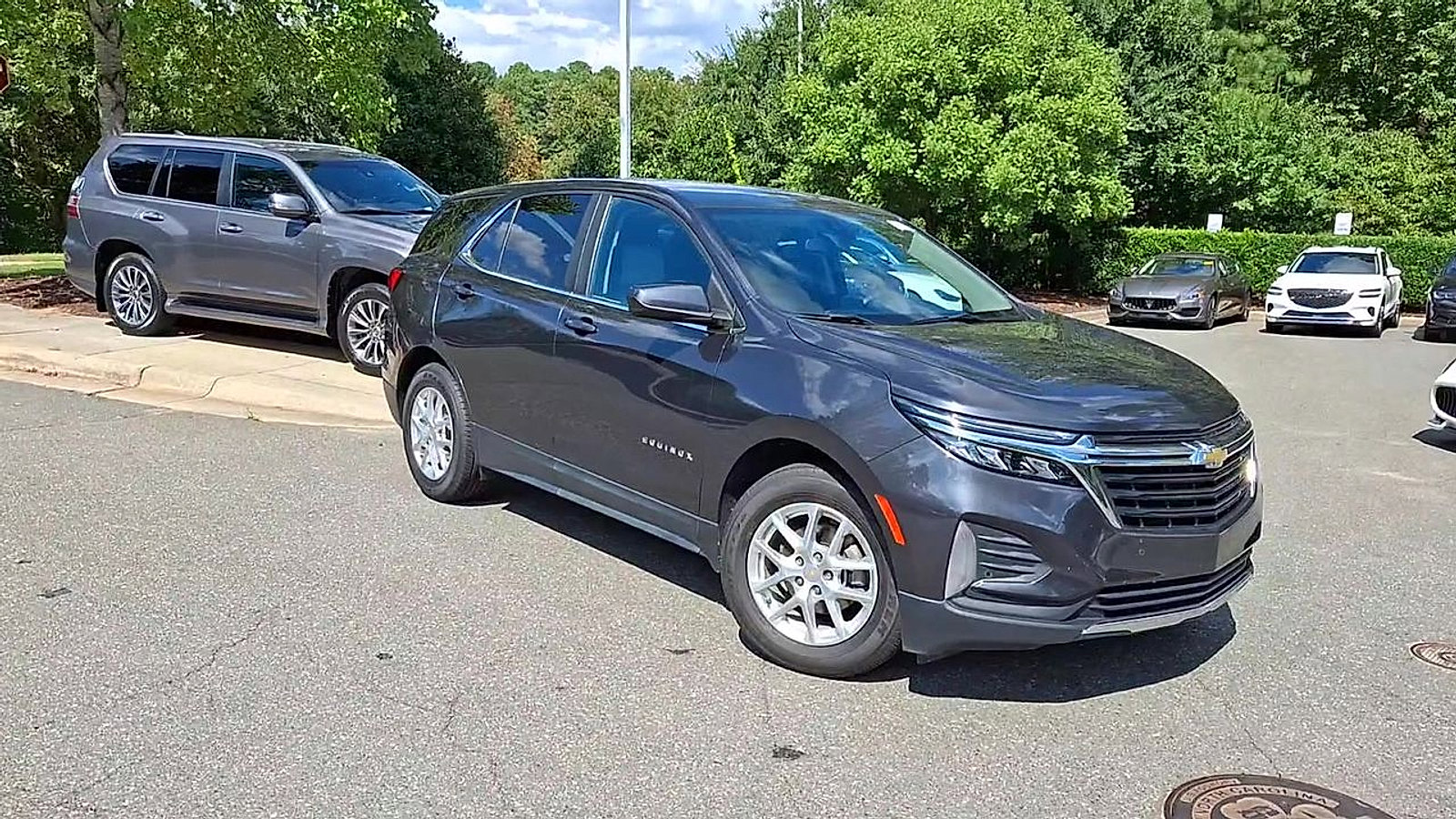 Used 2022 Chevrolet Equinox LT image 2