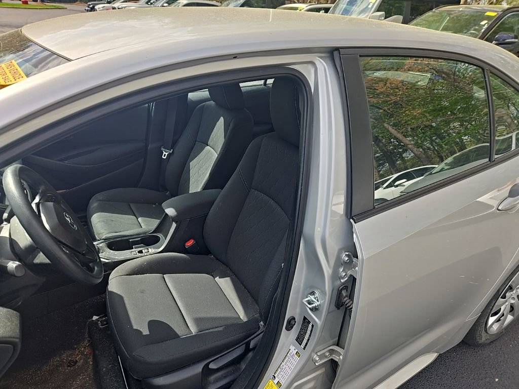 Used 2025 Toyota Corolla LE image 2