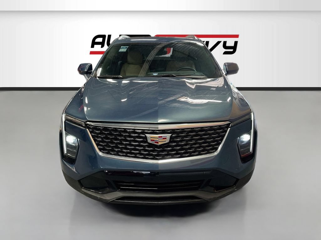 Used 2025 Cadillac XT4 Premium Luxury w/ Technology Package AWD/4WD image 2