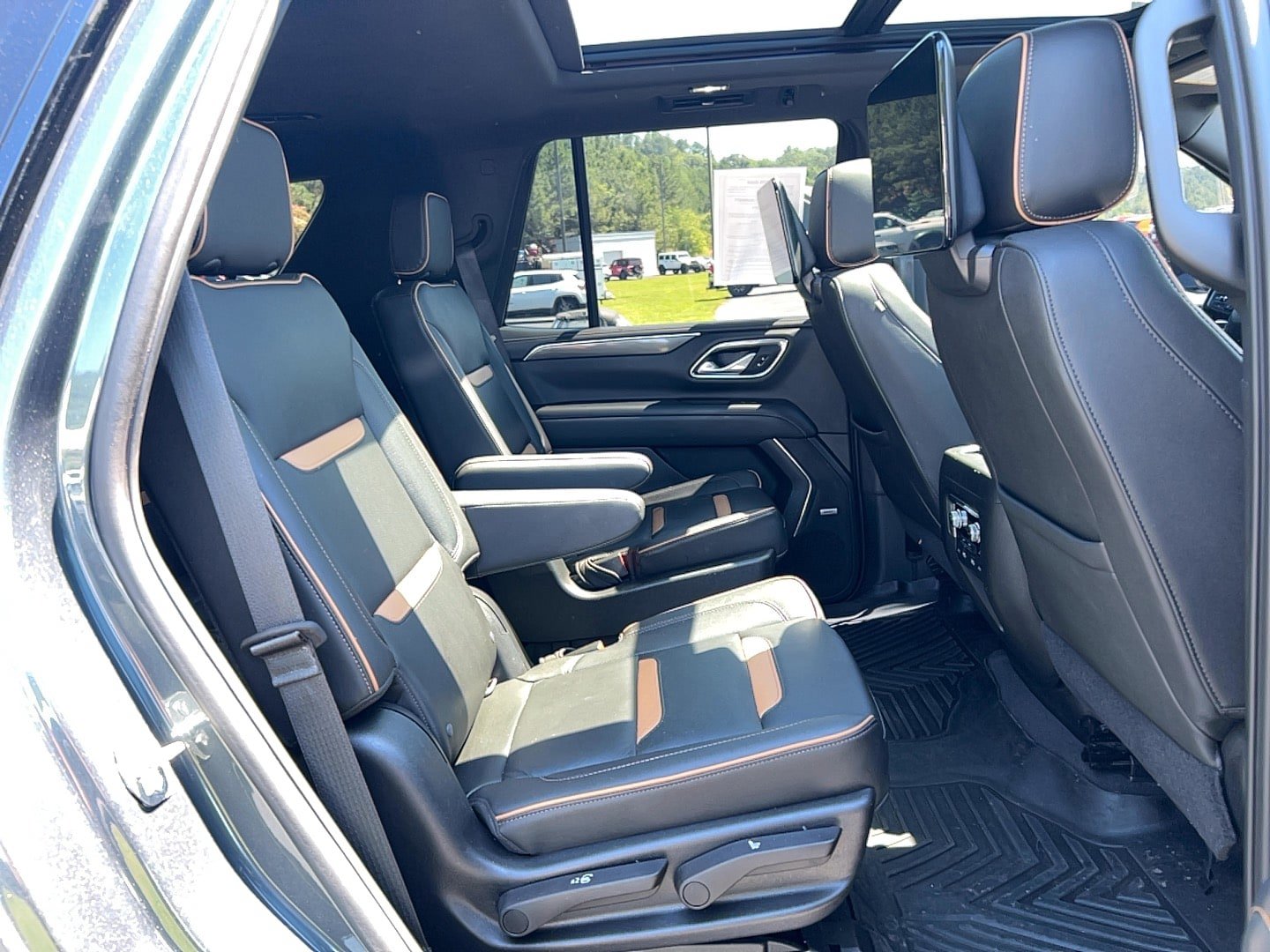 Used 2021 GMC Yukon AT4 w/ Rear Media and Nav Package AWD/4WD image 25
