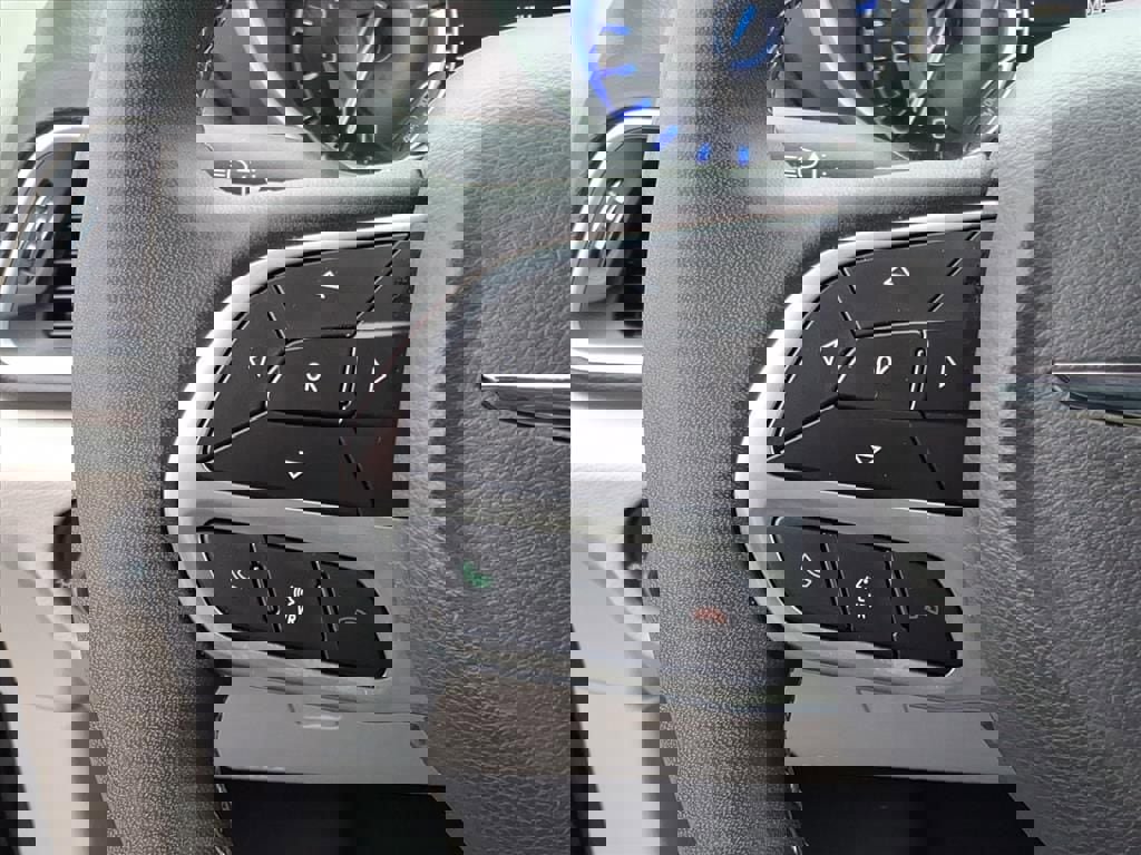 Used 2024 Chrysler Pacifica Touring-L image 18