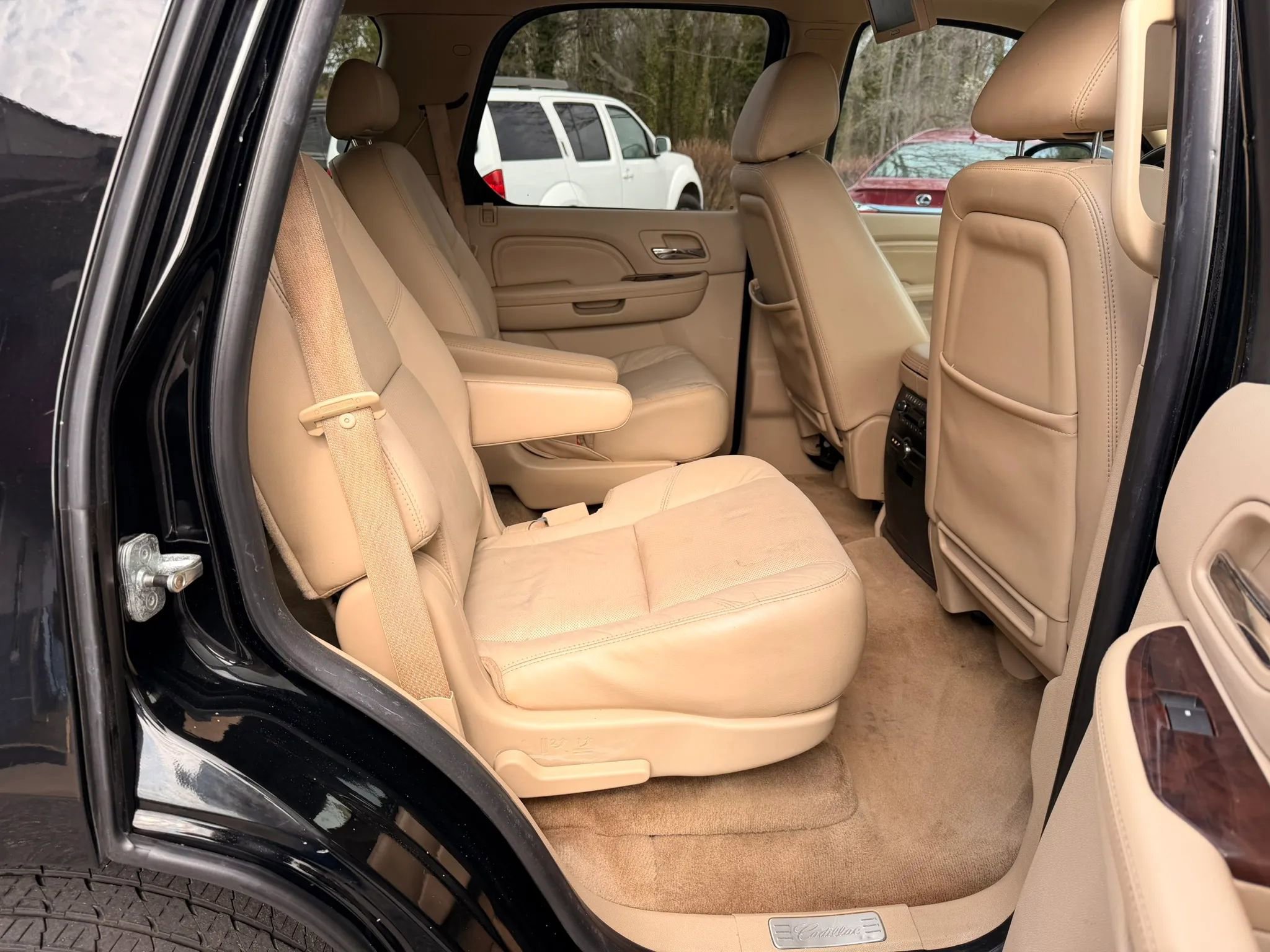 Used 2010 Cadillac Escalade Premium image 18