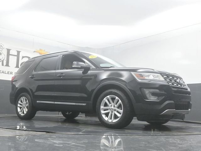 Used 2017 Ford Explorer XLT FWD image 2