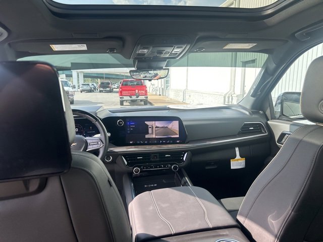 New 2025 Chevrolet Suburban Premier image 31