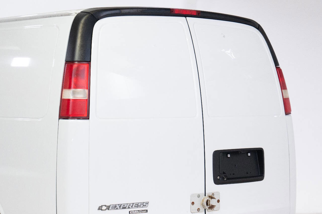 Used 2014 Chevrolet Express 3500 Extended RWD image 12