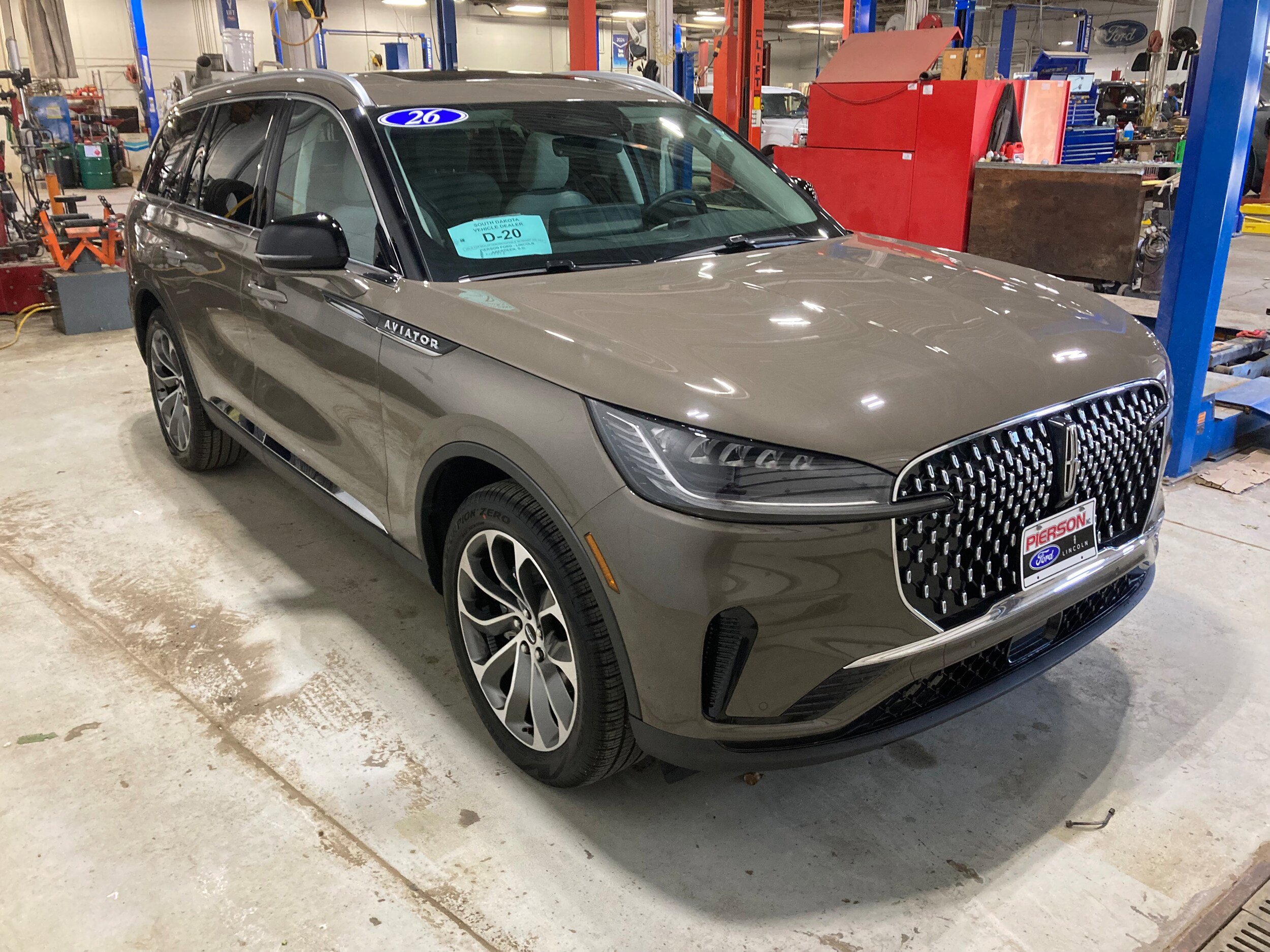 Used 2026 Lincoln Aviator AWD image 3