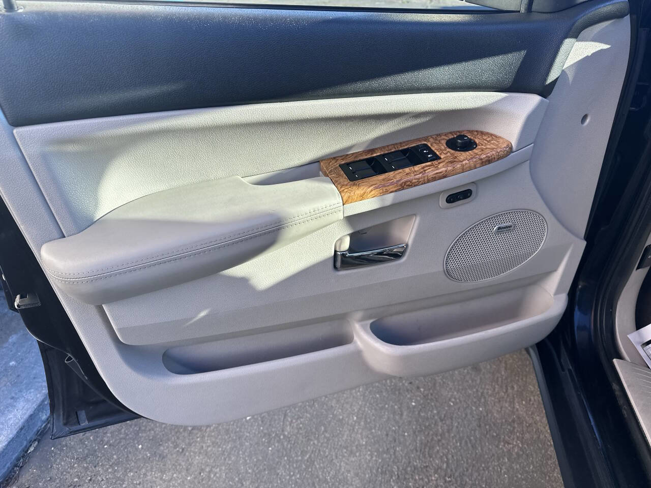 Used 2009 Jeep Grand Cherokee Limited image 28