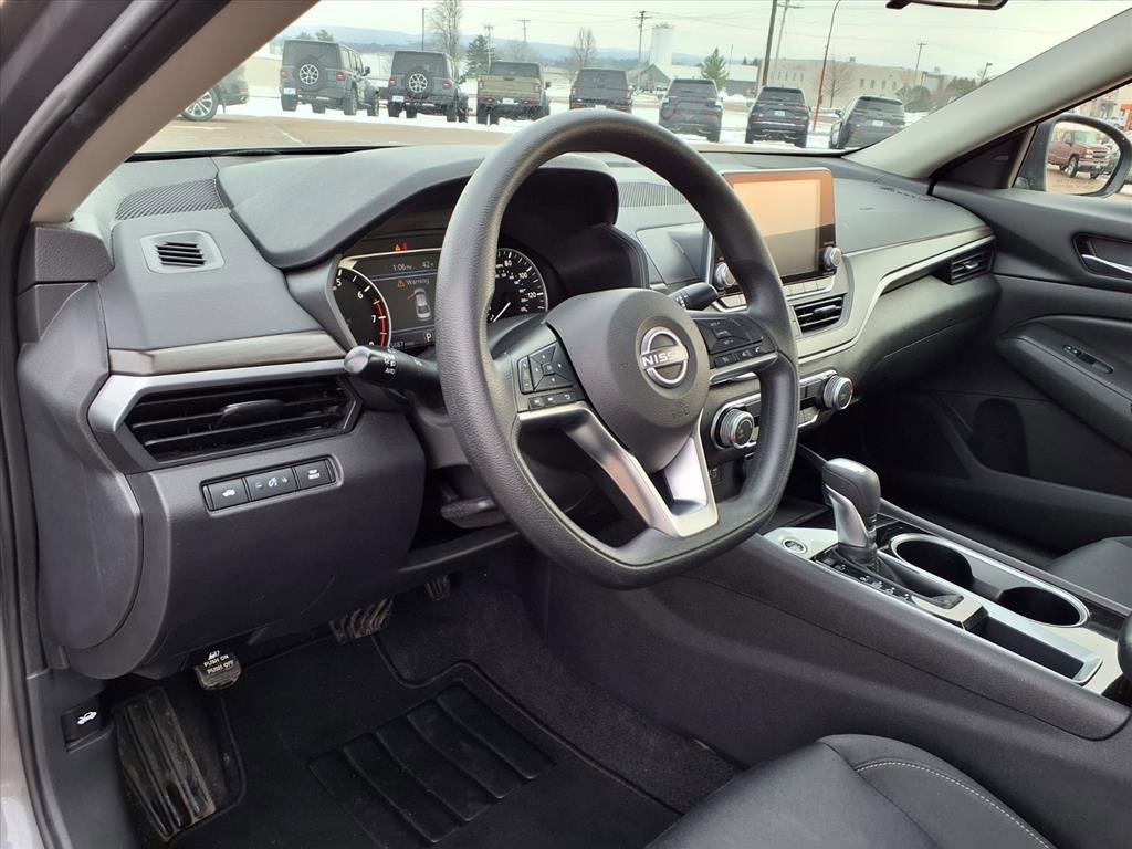 Used 2024 Nissan Altima 2.5 SV image 14