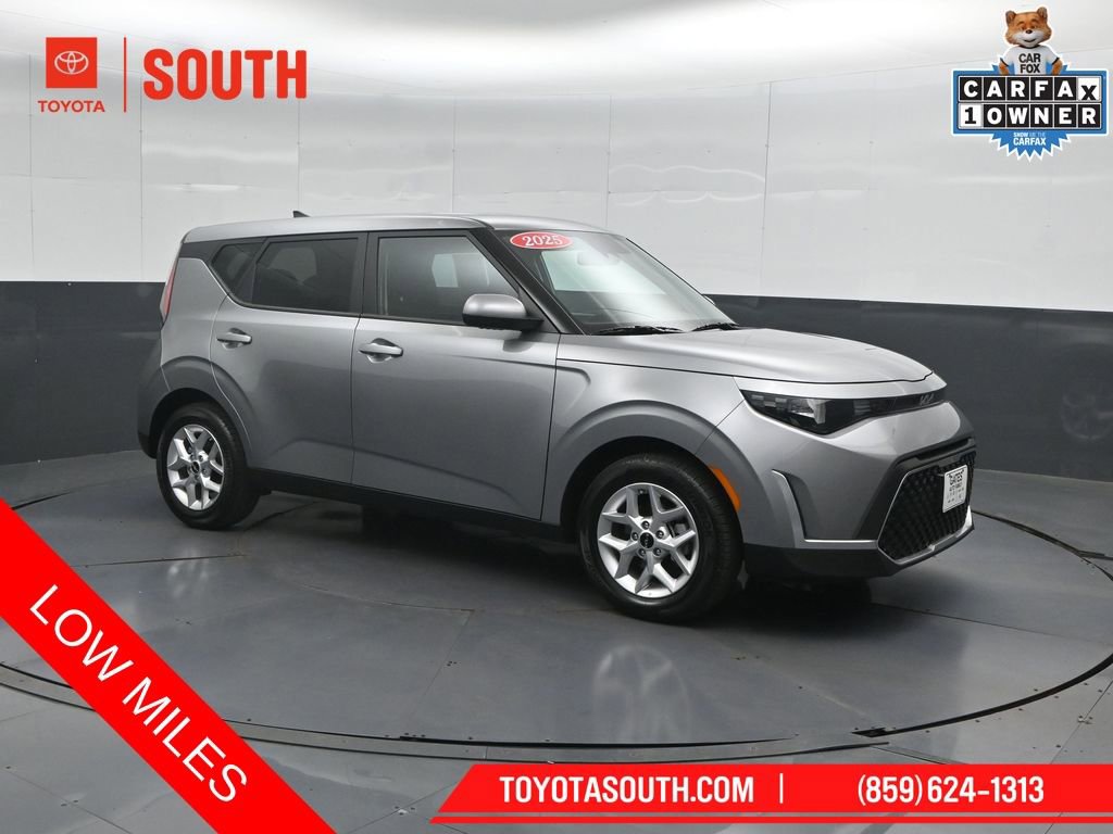Used 2025 Kia Soul LX w/ LX Technology Package FWD image 4