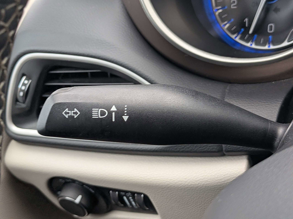 Certified 2022 Chrysler Voyager LX FWD image 27