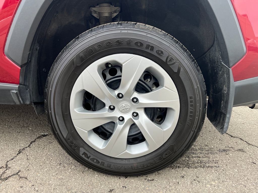 Used 2022 Toyota RAV4 LE image 15