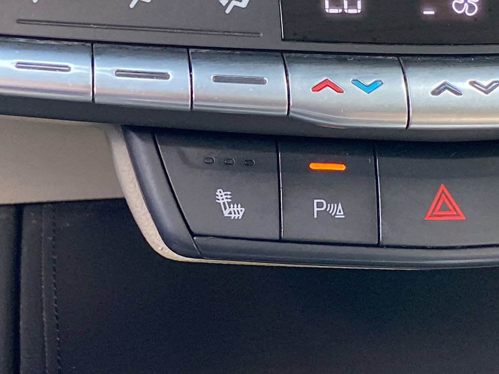 Used 2023 Cadillac XT4 Luxury w/ Cold Weather Package image 27