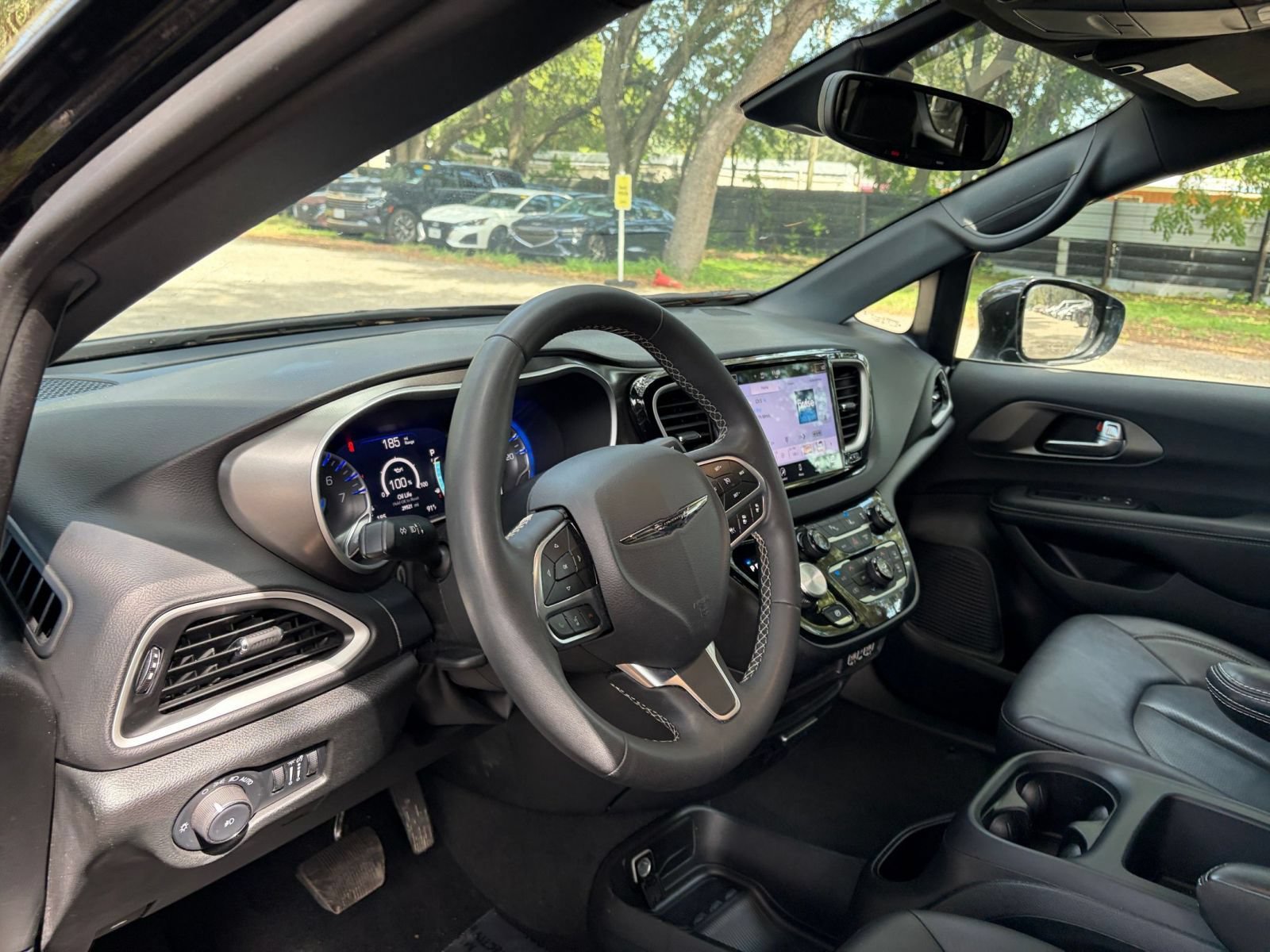Used 2025 Chrysler Pacifica Select FWD image 36