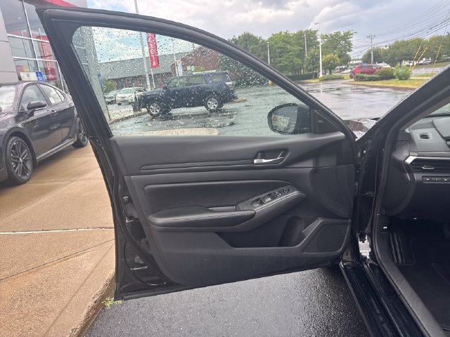 Used 2025 Nissan Altima 2.5 SV AWD/4WD image 12