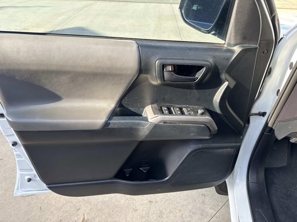 Used 2017 Toyota Tacoma SR5 w/ Tow Package image 22