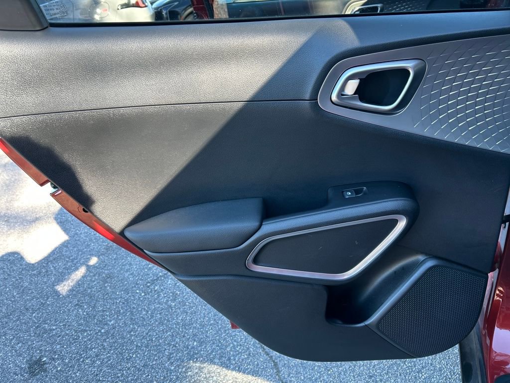 Used 2023 Kia Soul LX image 23
