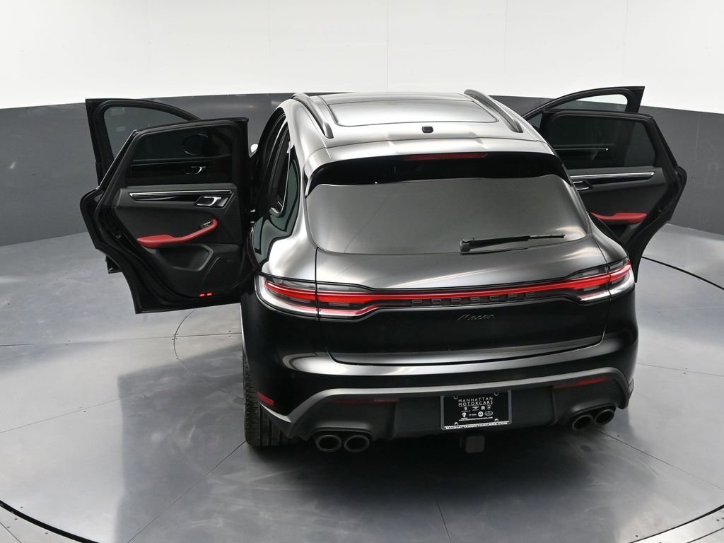 Certified 2025 Porsche Macan image 35