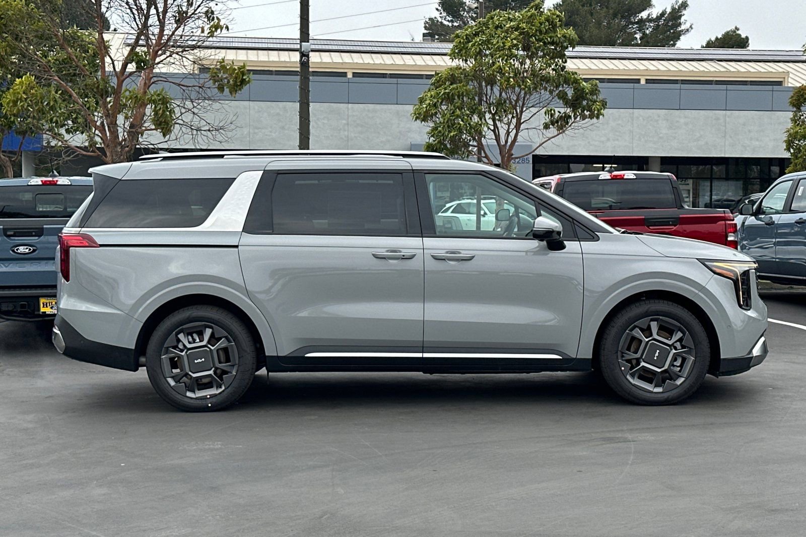 New 2026 Kia Carnival SX image 3