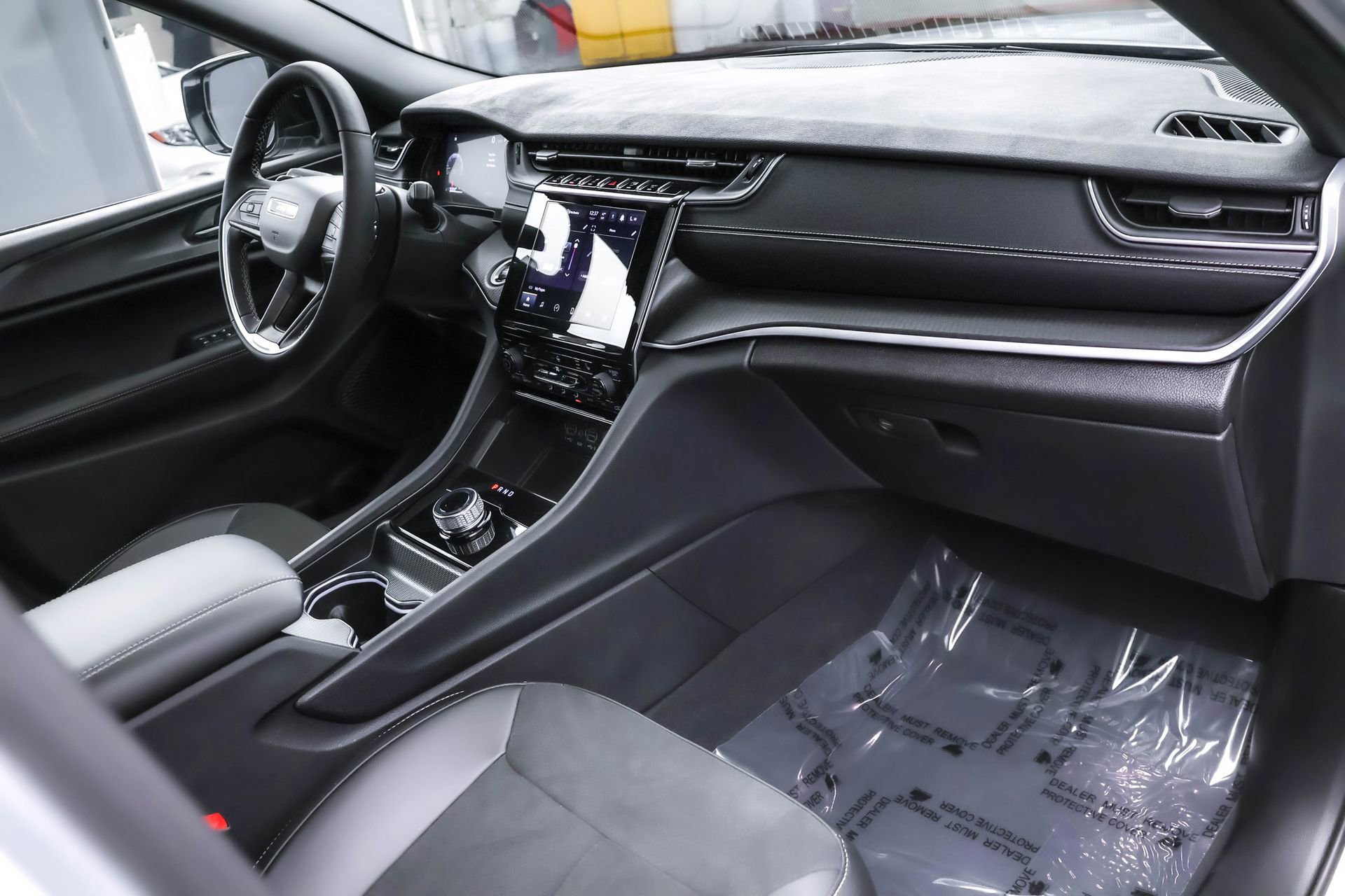 Used 2025 Jeep Grand Cherokee L Altitude image 31