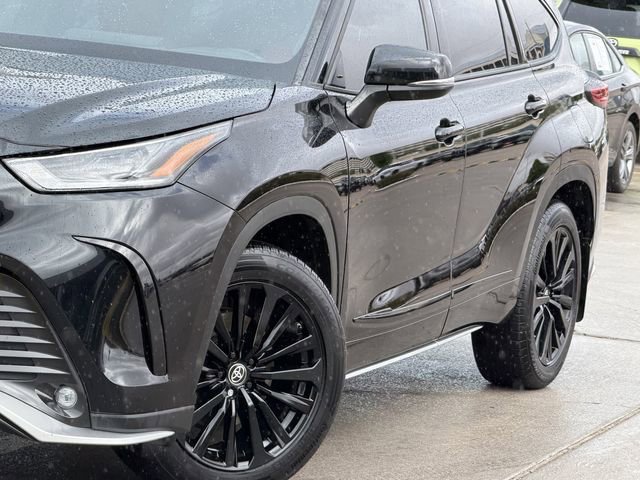 Used 2023 Toyota Highlander XSE image 3