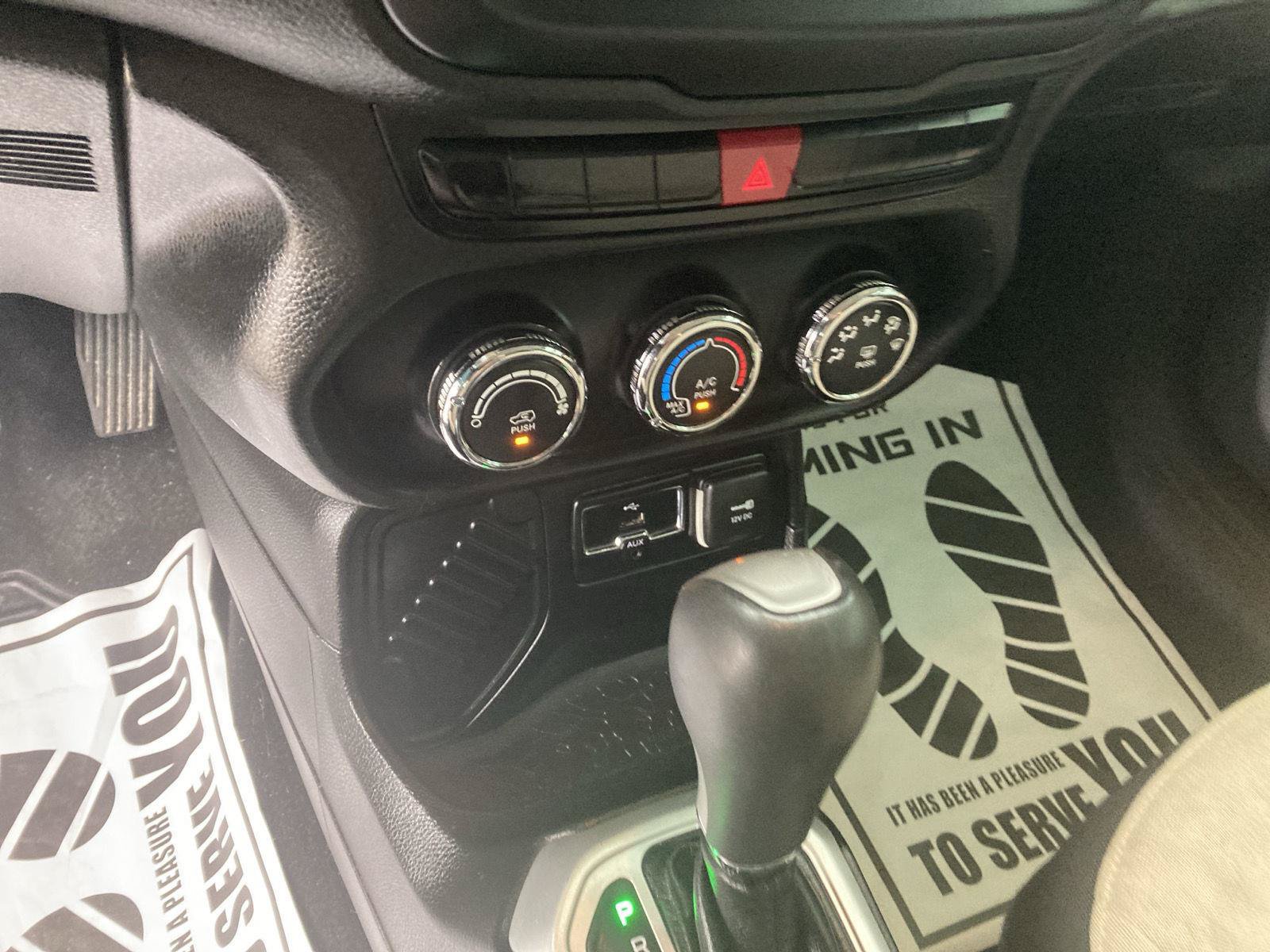 Used 2015 Jeep Renegade Sport w/ Power & Air Group FWD image 15