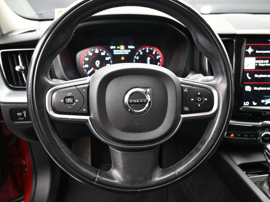 Used 2018 Volvo XC60 T6 Momentum w/ Advanced Package image 31