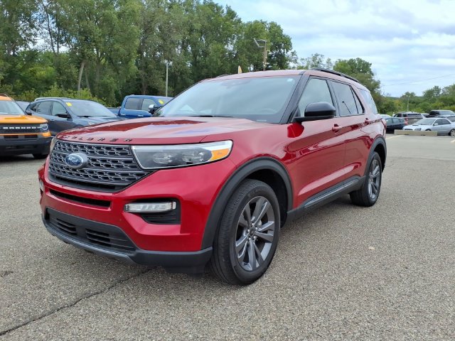 Certified 2023 Ford Explorer XLT w/ Equipment Group 202A AWD/4WD image 3
