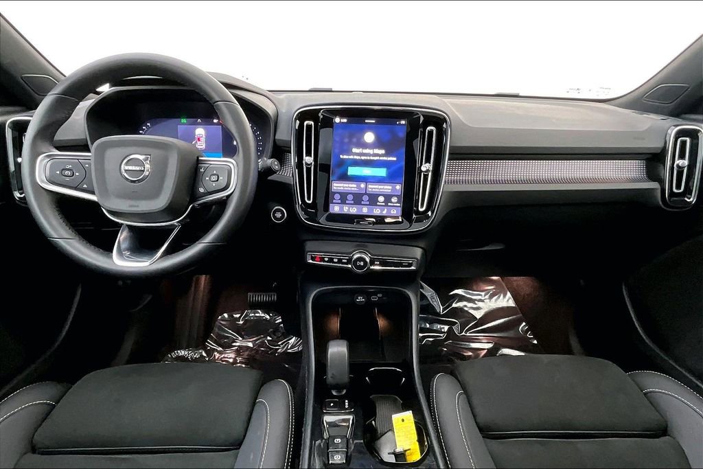 Certified 2025 Volvo XC40 B5 Plus image 21