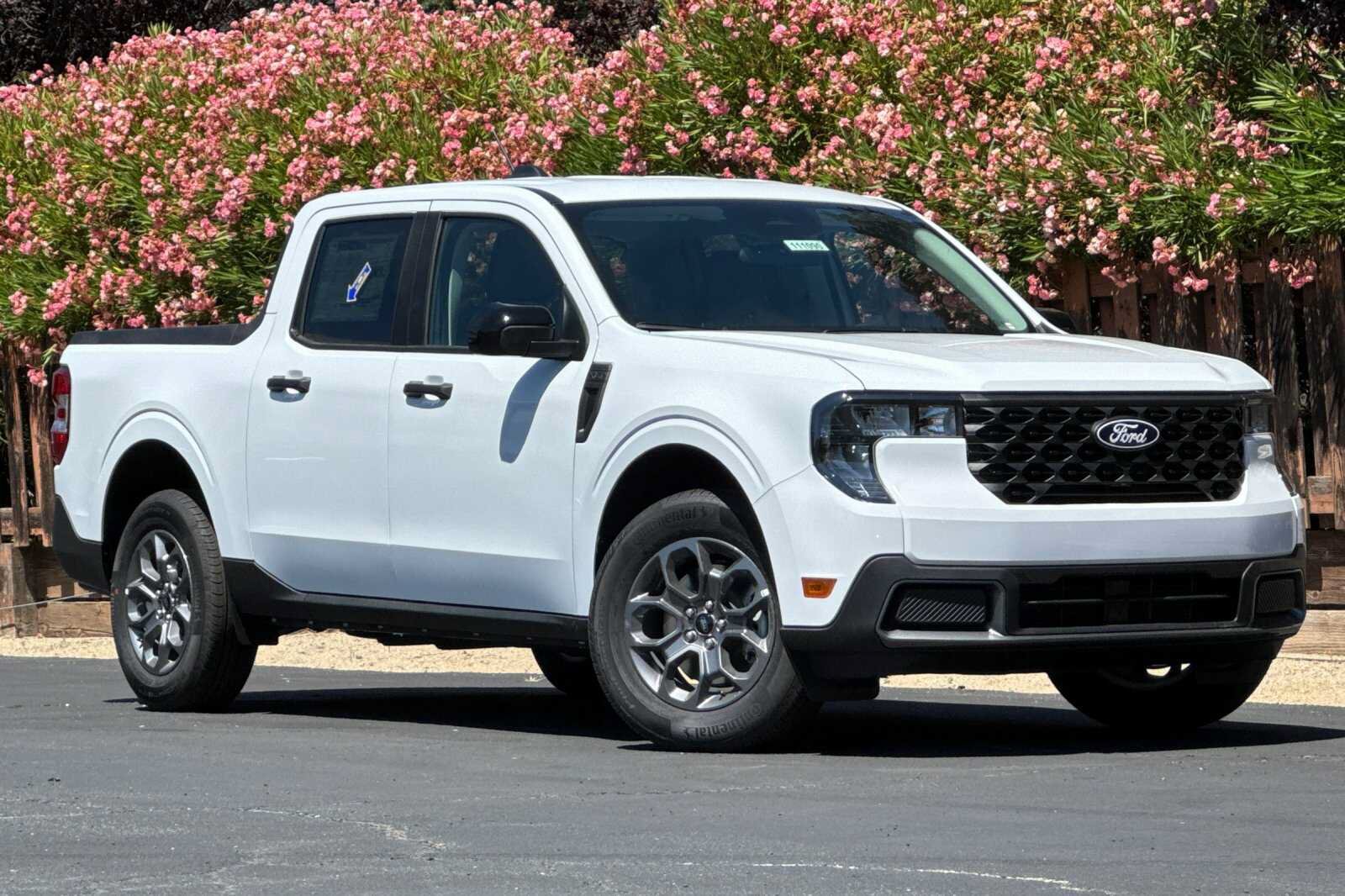 New 2025 Ford Maverick XLT w/ XLT Luxury Package AWD/4WD image 2